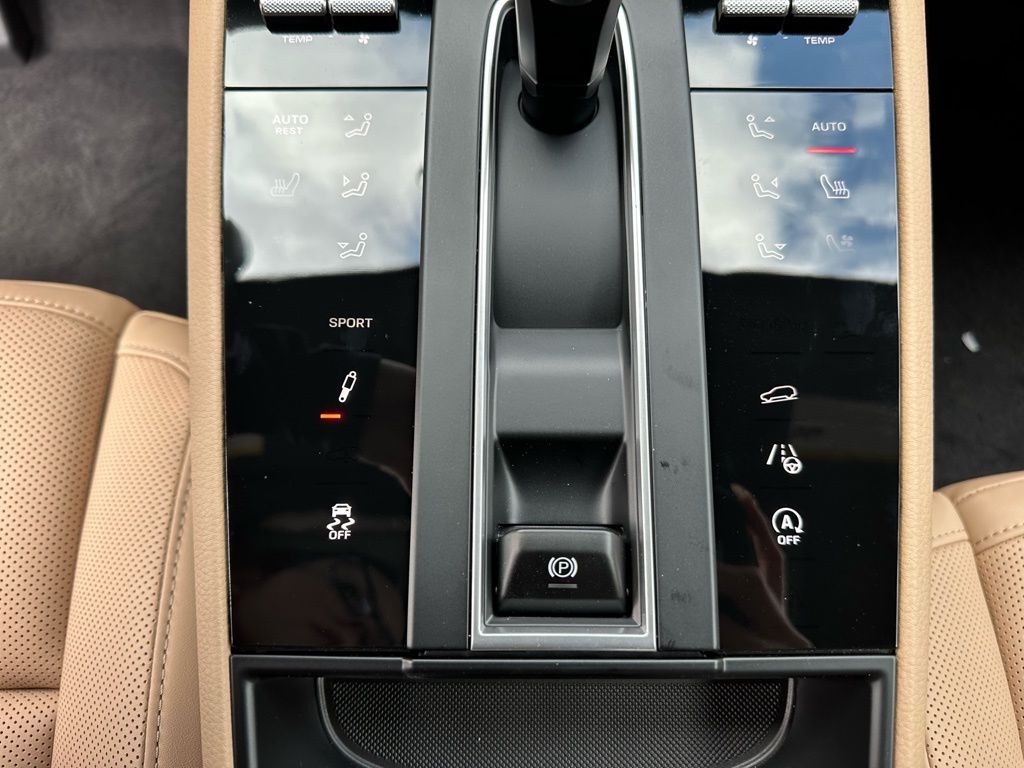 Thumbnail: 2026 Porsche Macan - 27