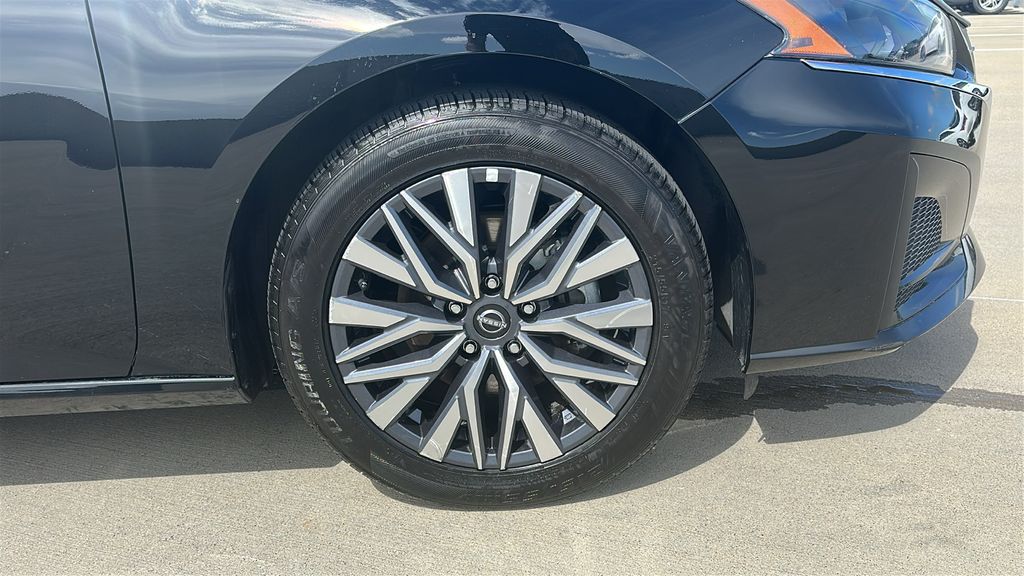 2025 Nissan Altima 2.5 SV Black at Durrett Motor Company