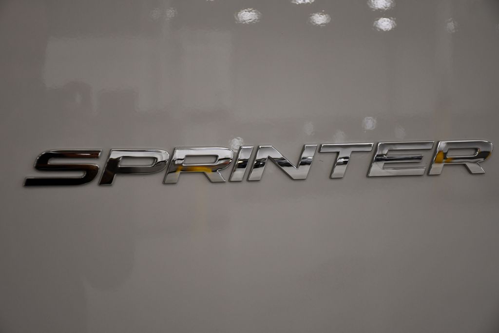 Thumbnail: 2025 Mercedes-Benz Sprinter - 9