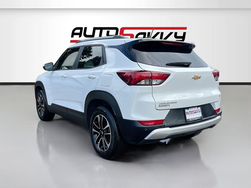 Used 2025 White Chevrolet LT image 5