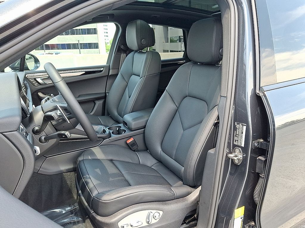 Thumbnail: 2025 Porsche Macan - 5