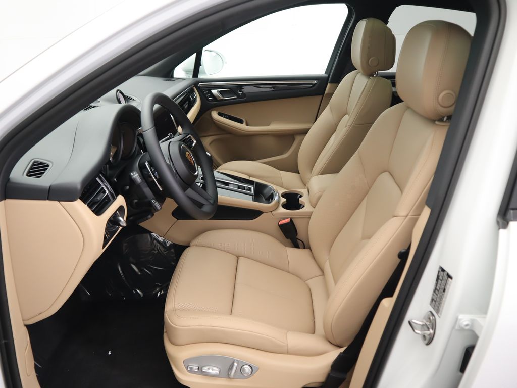 Thumbnail: 2025 Porsche Macan - 5