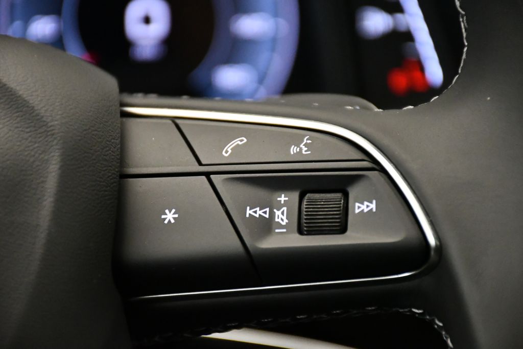 Thumbnail: 2026 Audi Q8 - 25