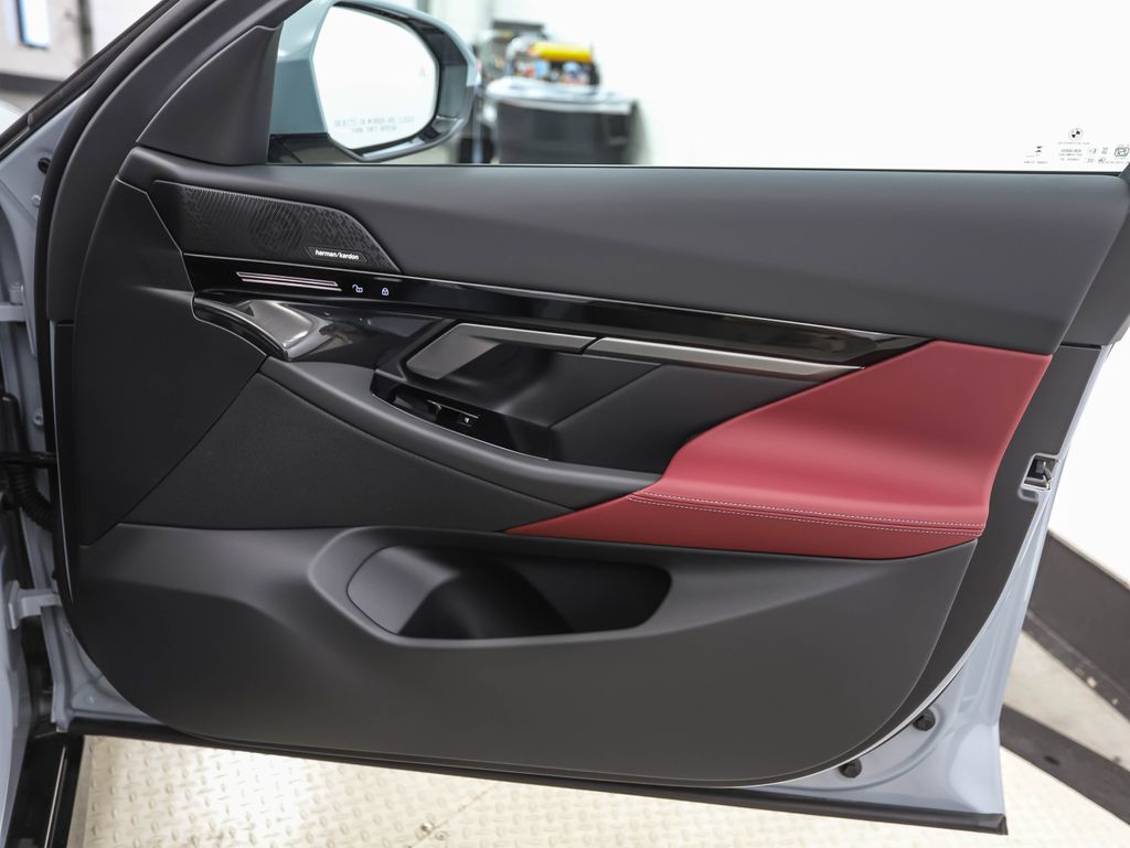 Thumbnail: 2026 BMW 5 Series - 30