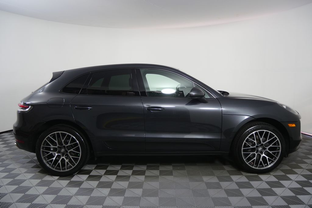 Thumbnail: 2020 Porsche Macan - 2