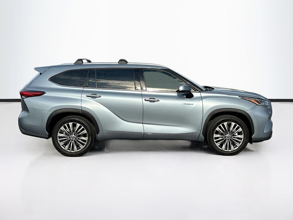 Thumbnail: 2020 Toyota Highlander - 4