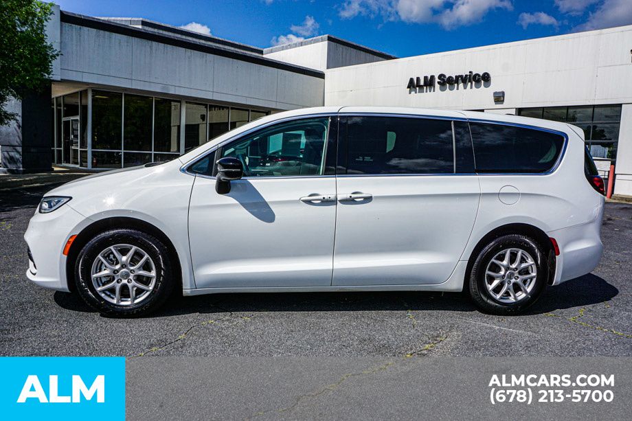2024 Chrysler Pacifica Touring L photo 6