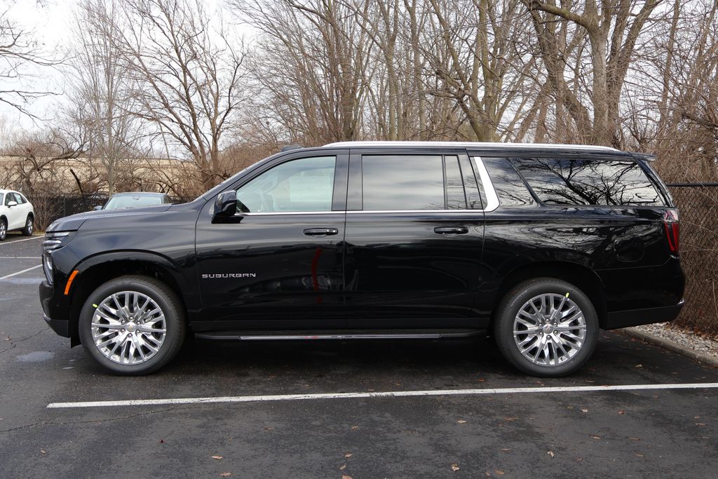 2025 Chevrolet Suburban LS 4