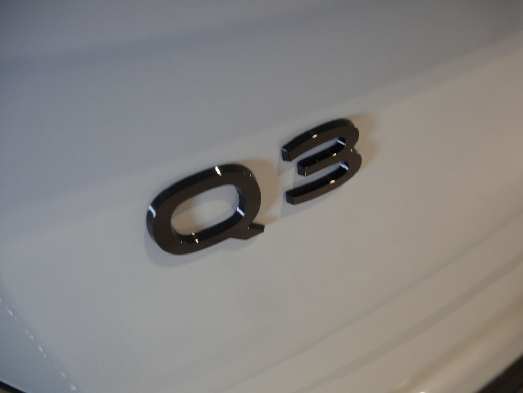Thumbnail: 2026 Audi Q3 - 9