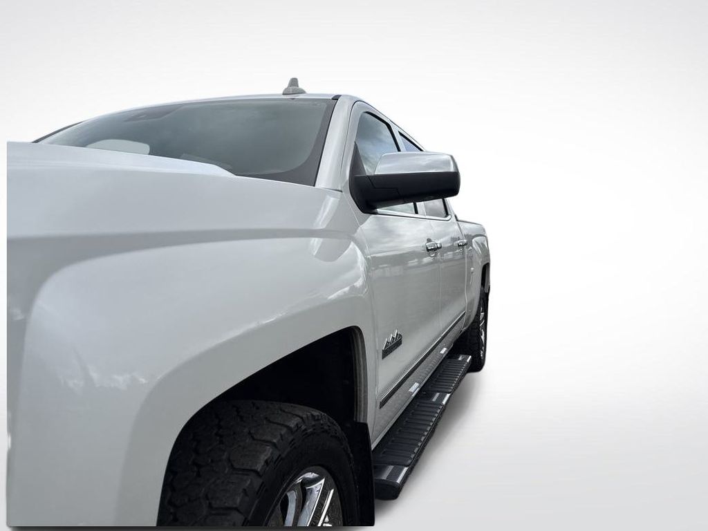 2017 Iridescent Pearl Tricoat Chevrolet Silverado 1500 High Country 4X4 Truck