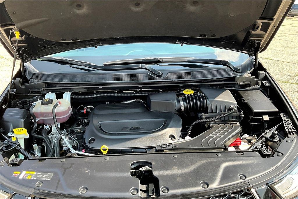 Used 2023 Chrysler Pacifica Van