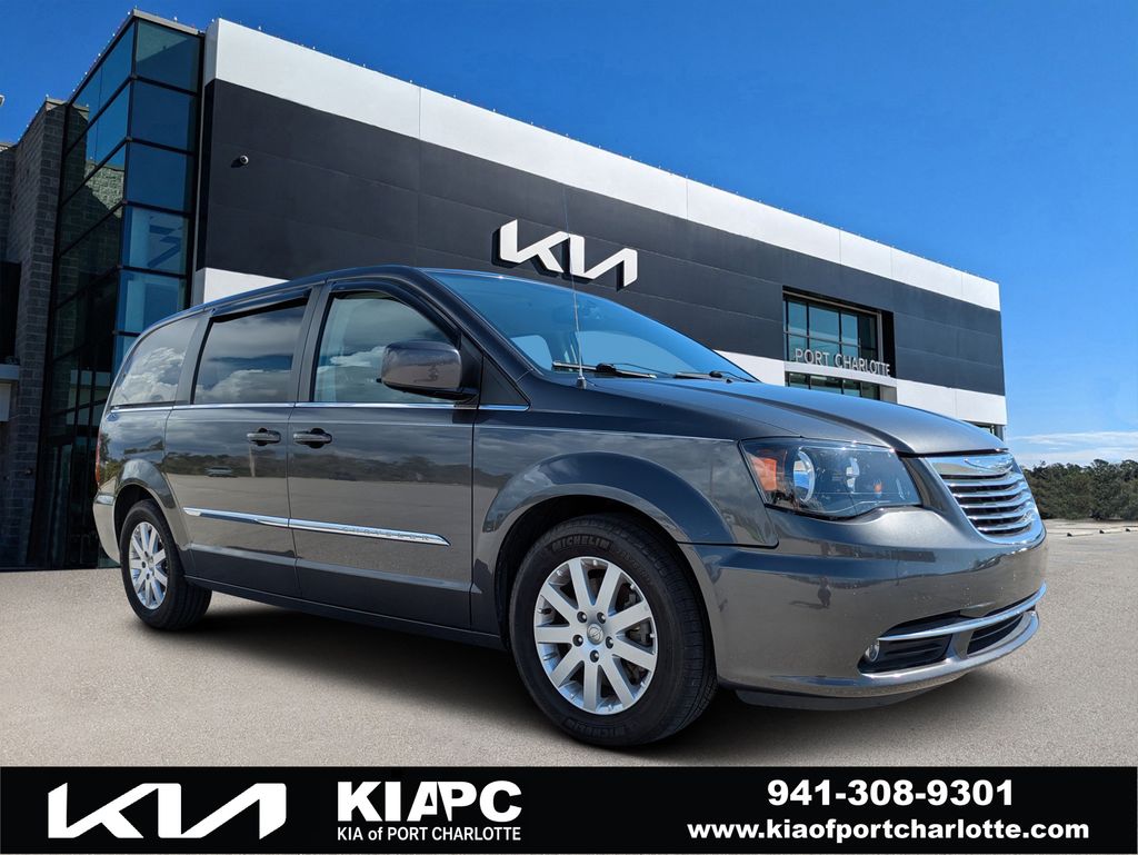  2016 Chrysler Town & Country Touring FWD   