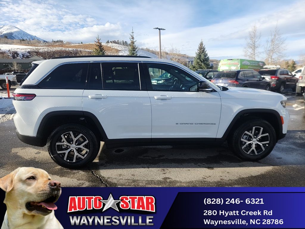 new 2025 Jeep Grand Cherokee car, priced at $47,990