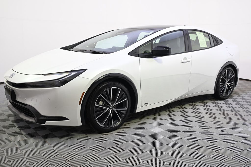 Used 2024  Toyota Limited image 2