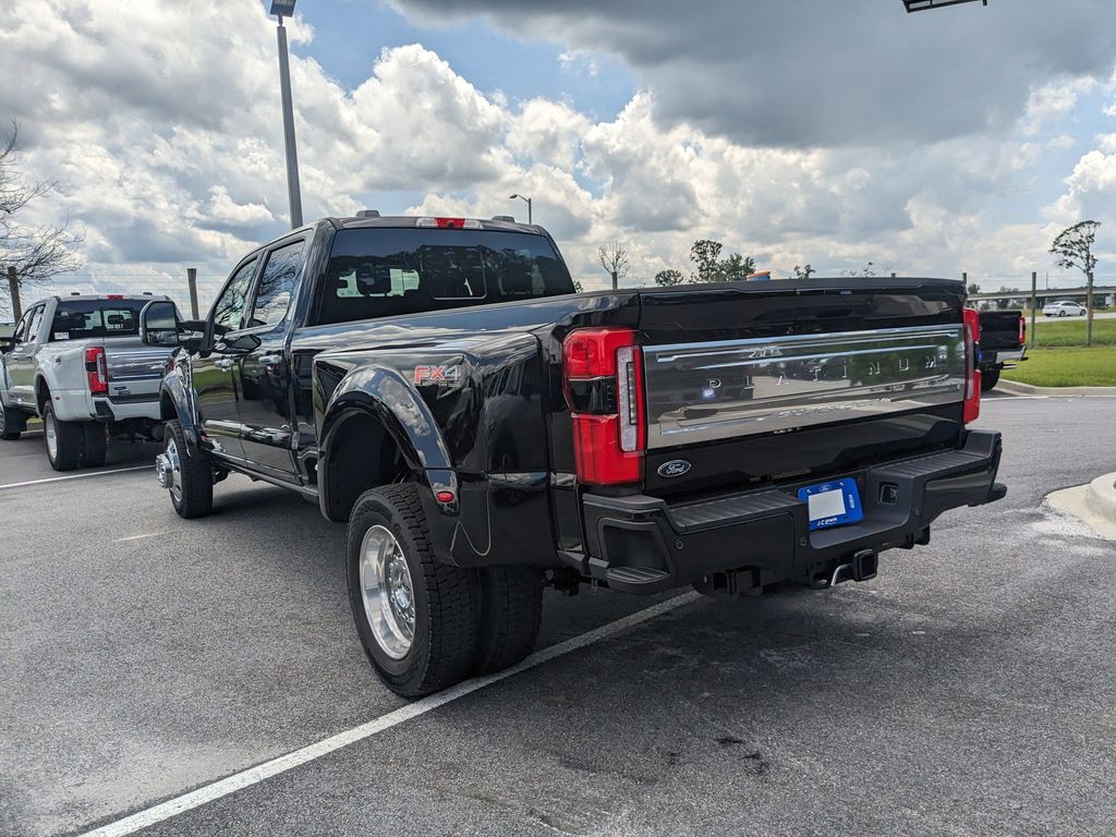 2025 Ford F-450 Super Duty Platinum