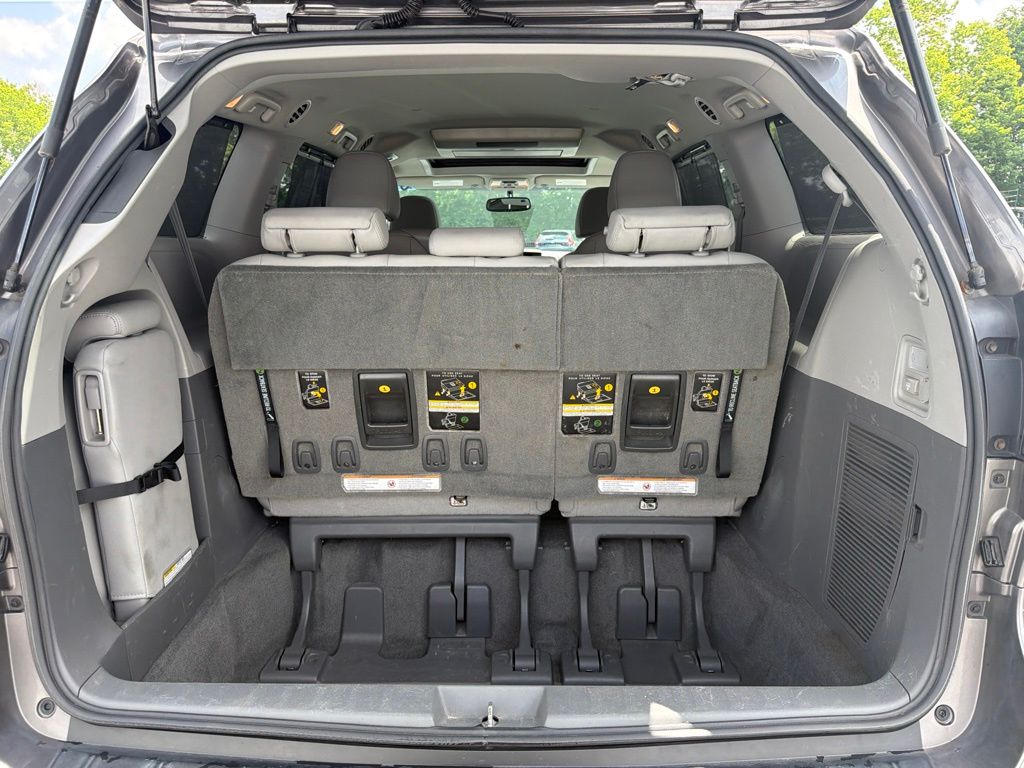 Thumbnail: 2017 Toyota Sienna - 22
