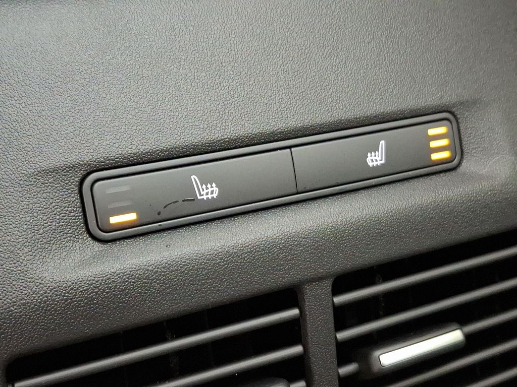 Thumbnail: 2025 Land Rover Discovery Sport - 7