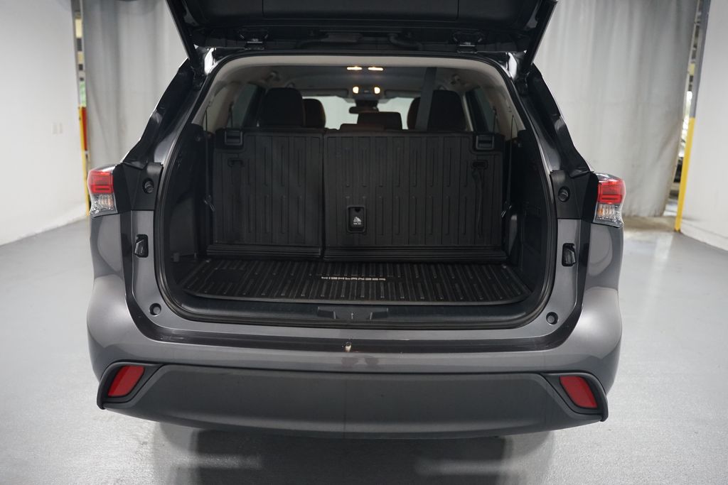 Thumbnail: 2023 Toyota Highlander - 28