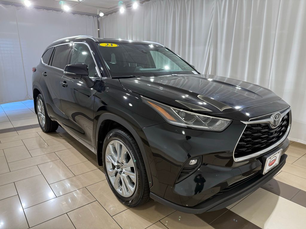 Thumbnail: 2023 Toyota Highlander - 7