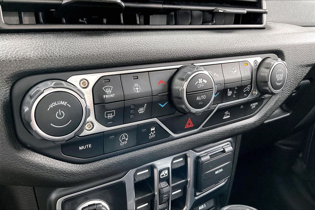 Used 2024 Jeep Gladiator Willys 4D Crew Cab