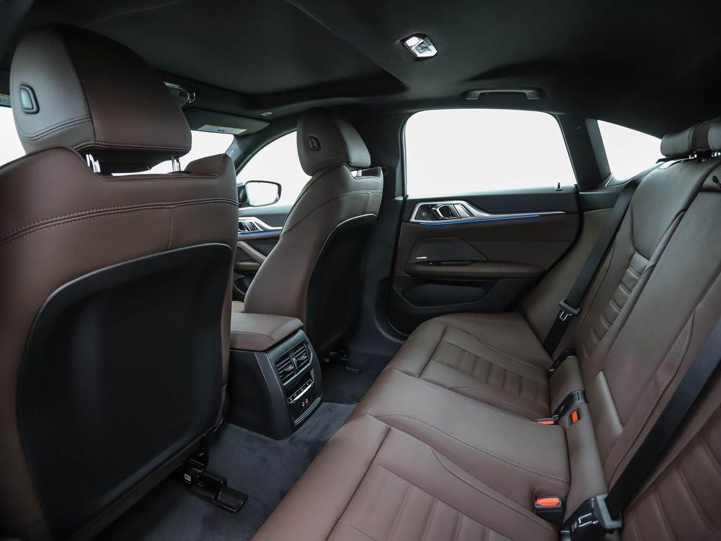 Thumbnail: 2026 BMW i4 - 21