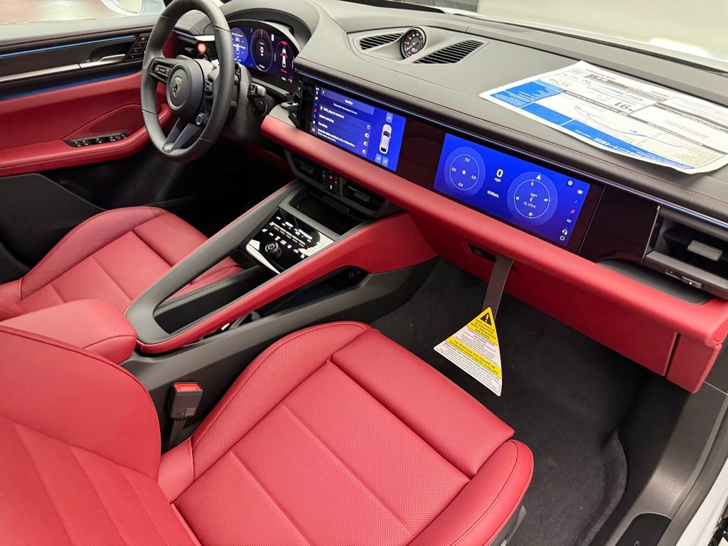 Thumbnail: 2026 Porsche Macan - 32