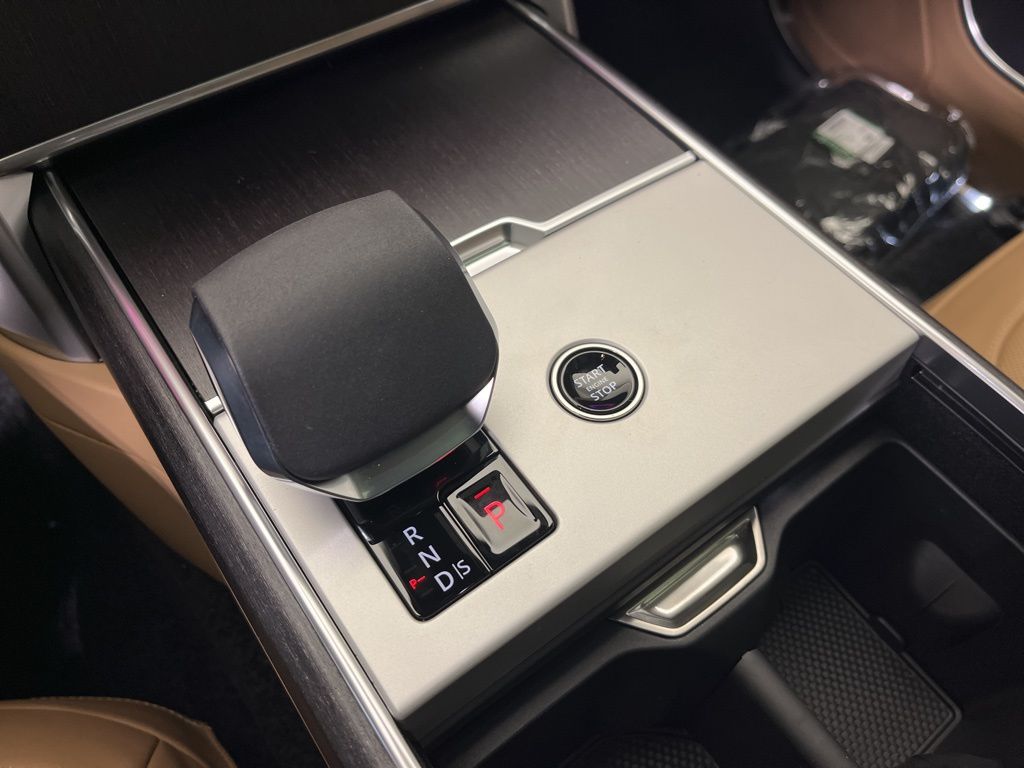 Thumbnail: 2026 Land Rover Range Rover - 20