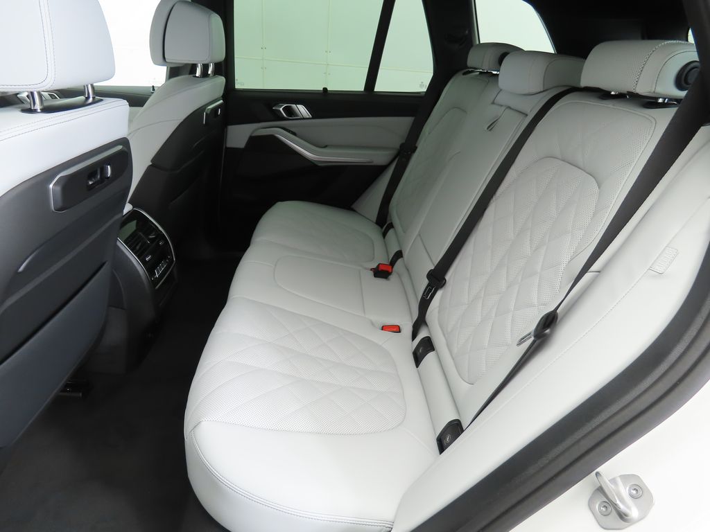 Thumbnail: 2026 BMW X5 - 21