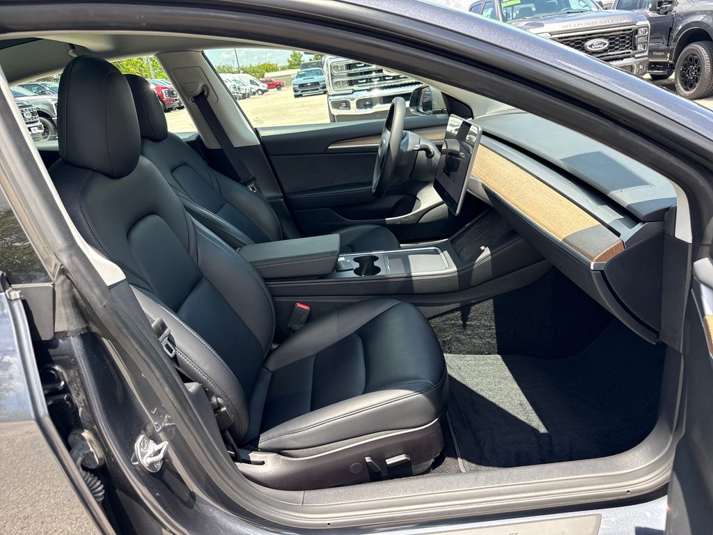 Used 2022  Tesla Long Range image 23