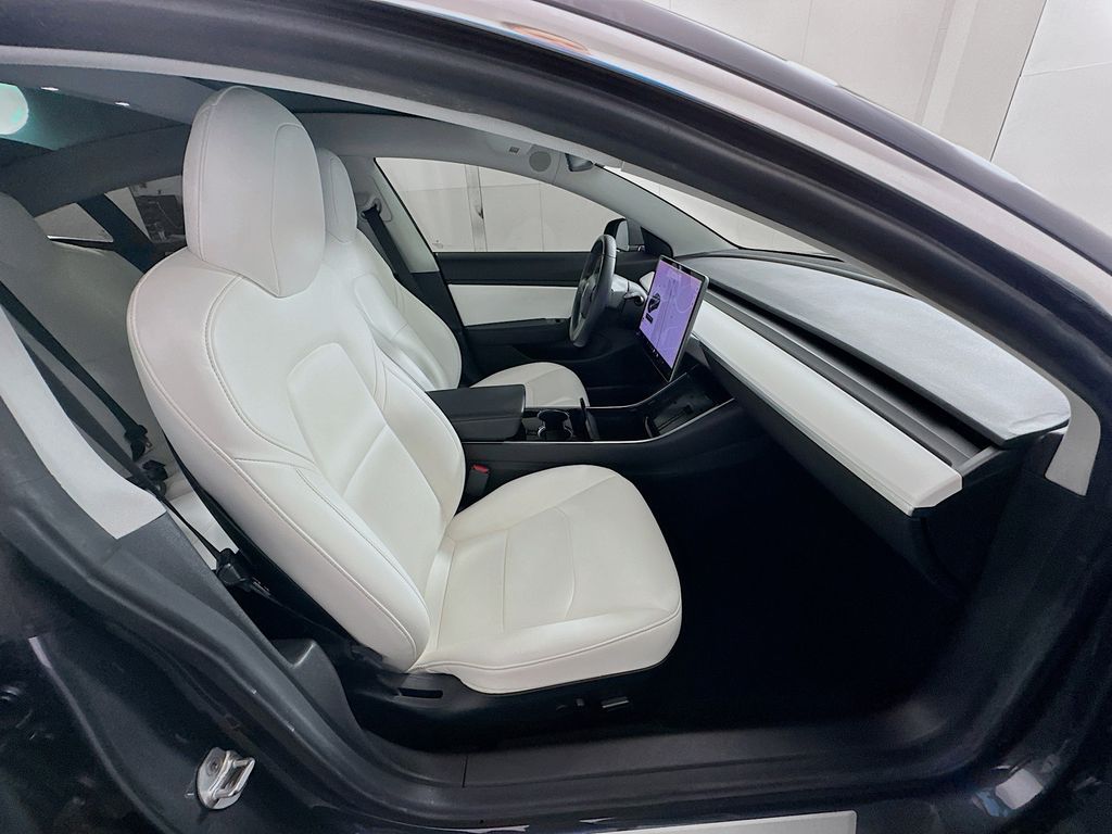 Thumbnail: 2019 Tesla Model 3 - 28
