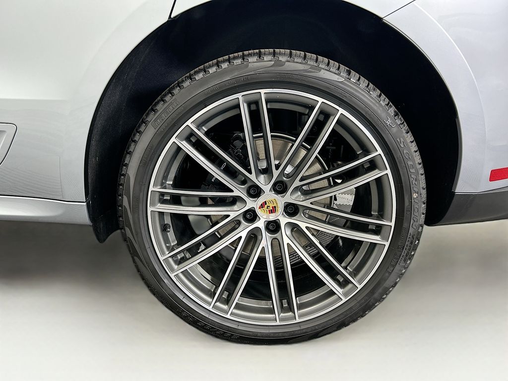 Thumbnail: 2026 Porsche Macan - 32