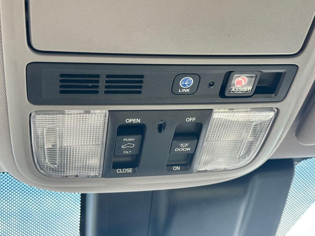 Used 2018 Gray Honda Elite image 37