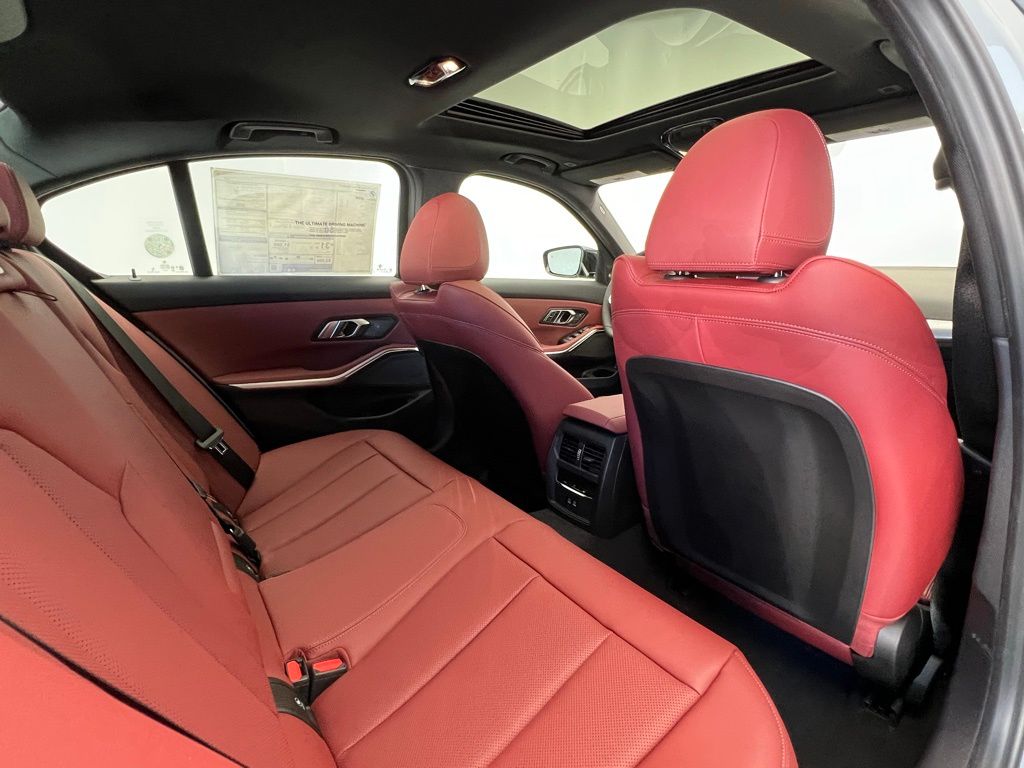 Thumbnail: 2026 BMW 3 Series - 8