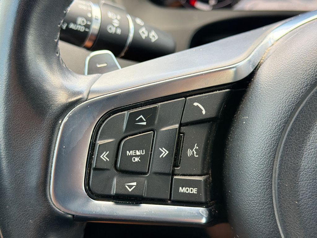 Thumbnail: 2020 Jaguar F-Pace - 26