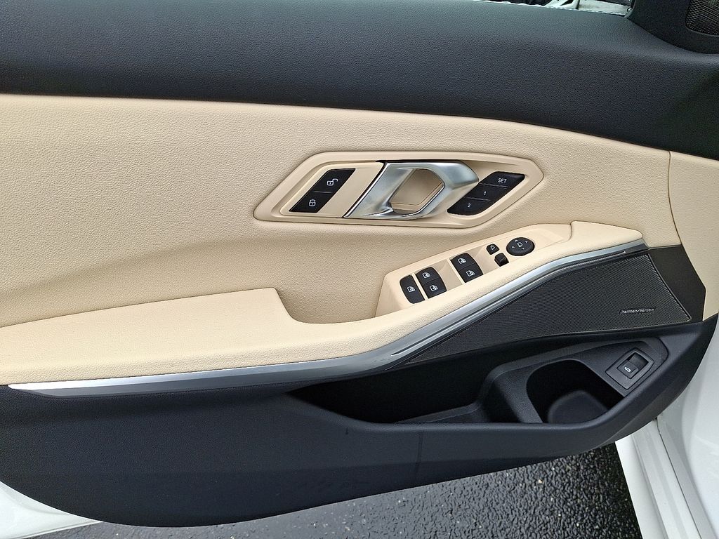 Thumbnail: 2024 BMW 3 Series - 13