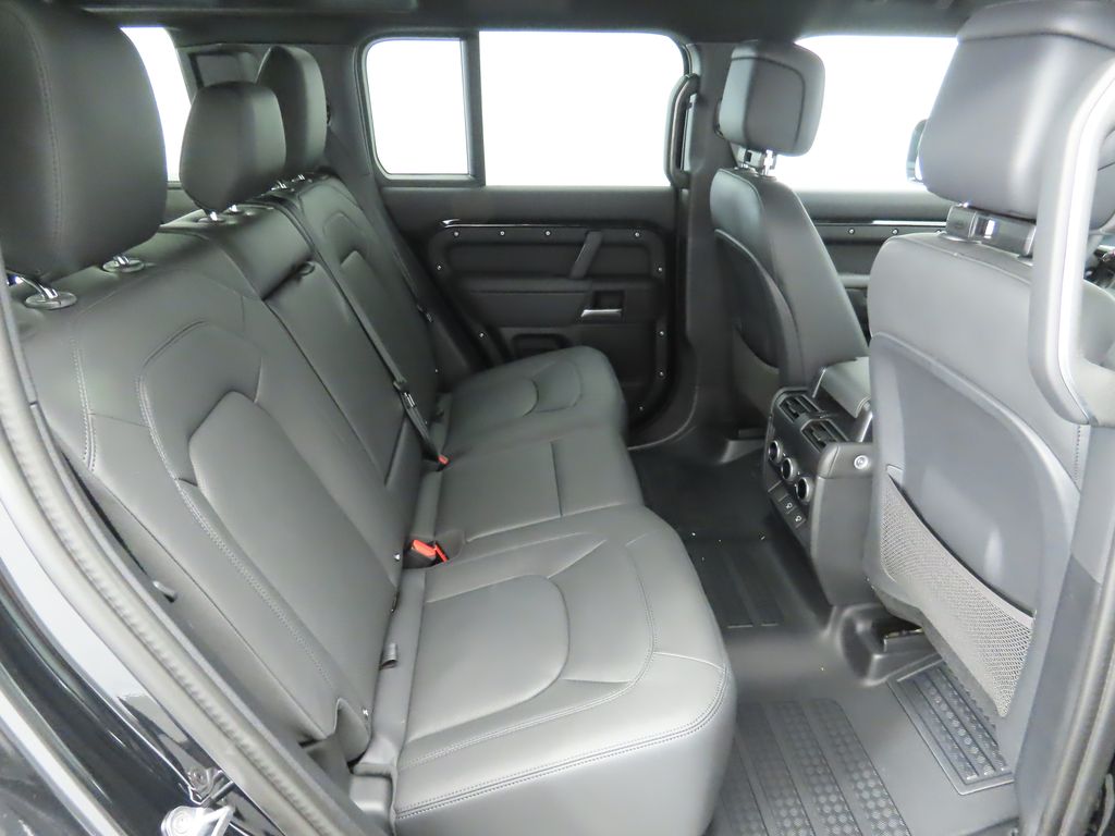 2025 Land Rover Defender 110 22