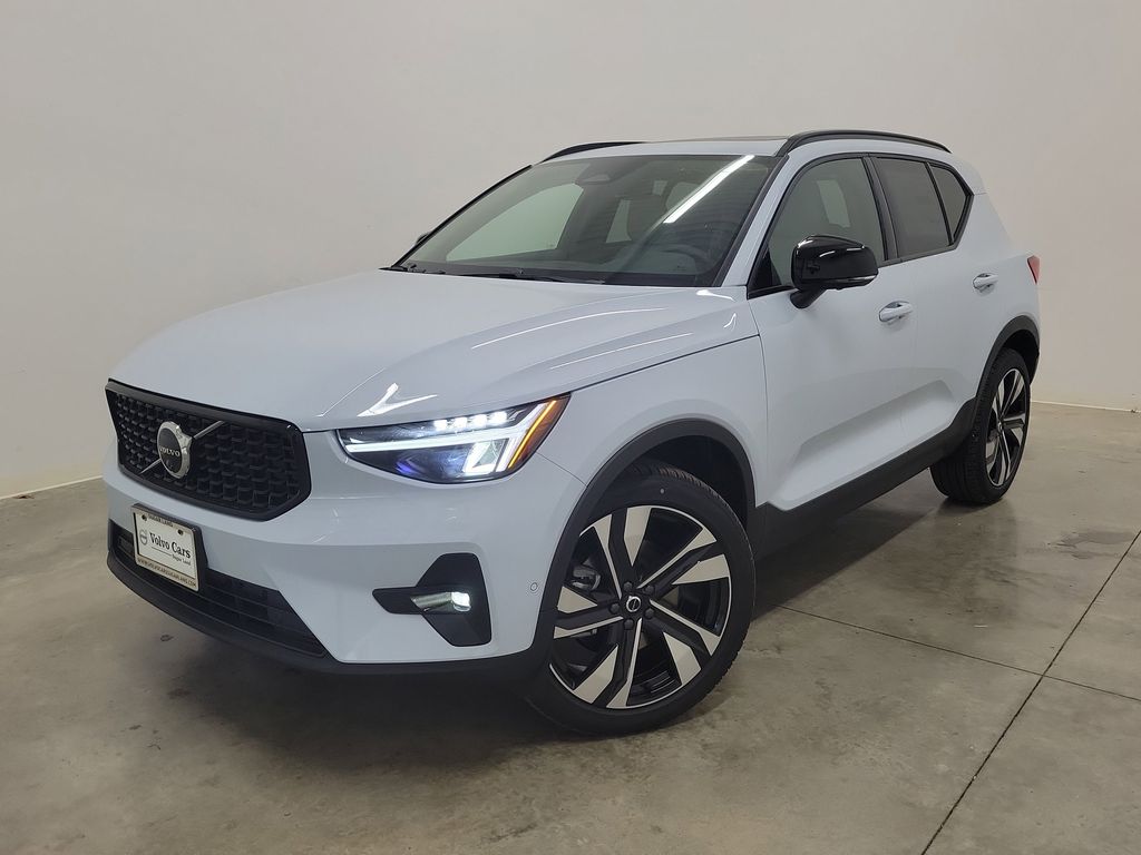 2026 Volvo XC40 B5 Plus AWD