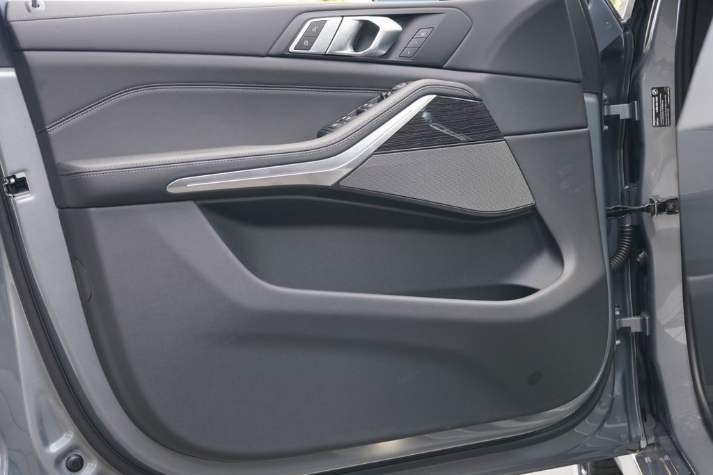 Thumbnail: 2026 BMW X5 - 9