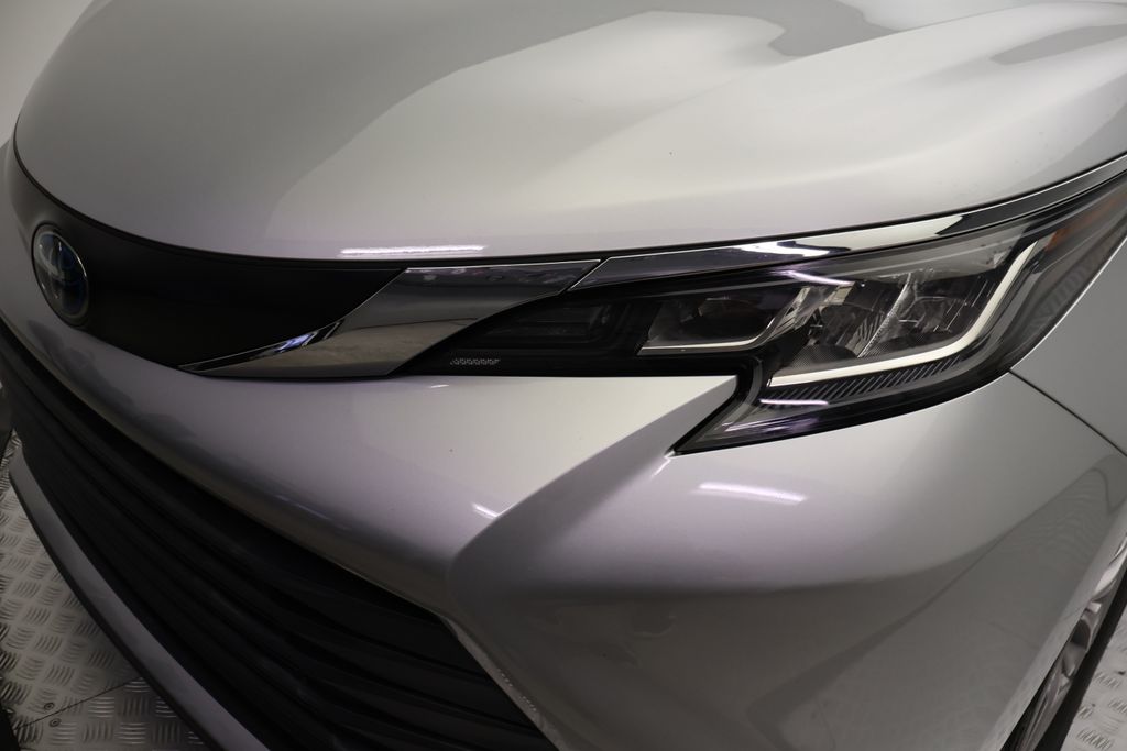 Thumbnail: 2023 Toyota Sienna - 3