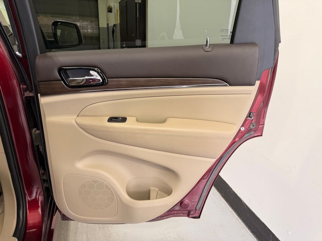 Thumbnail: 2021 Jeep Grand Cherokee - 25