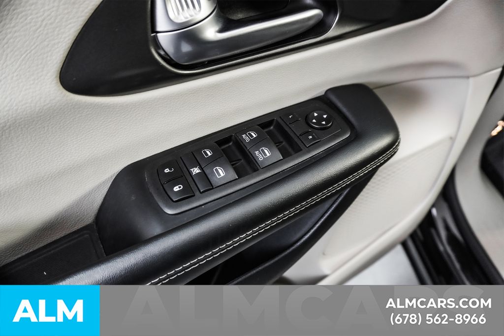 Used 2024 Black Chrysler Select image 48