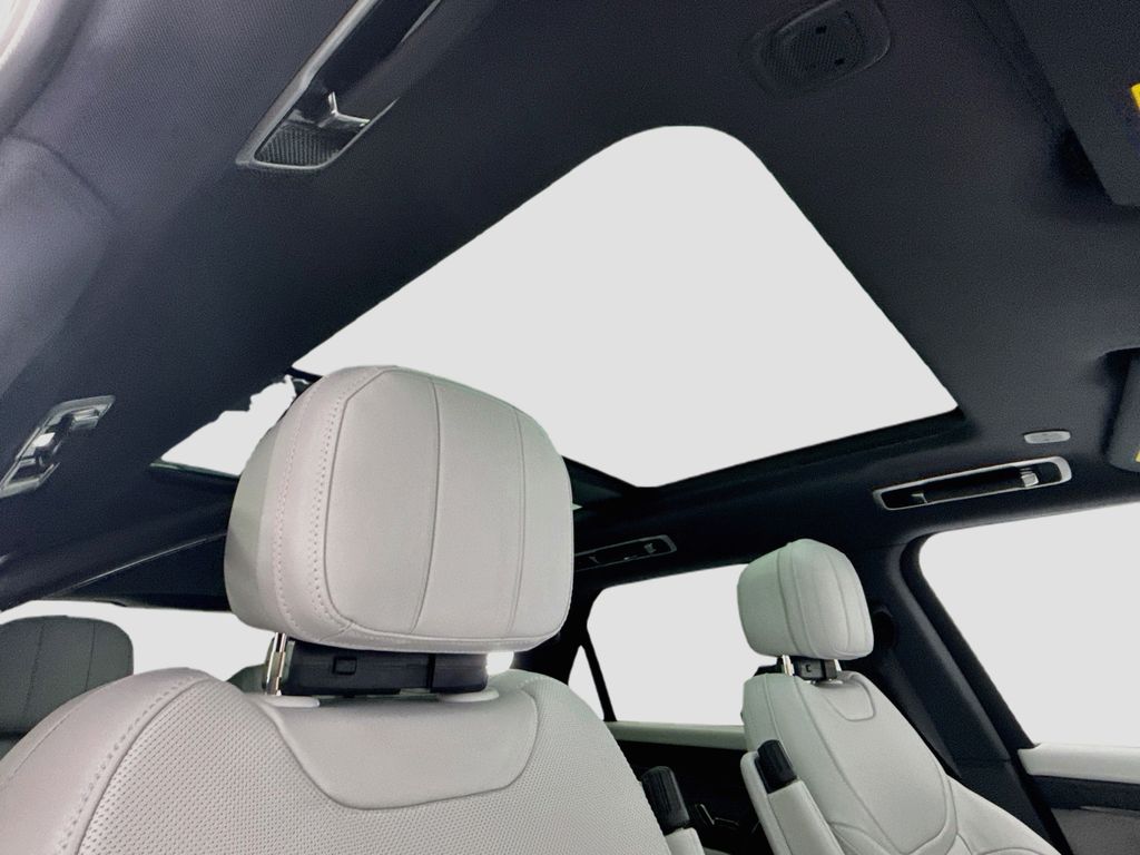 Thumbnail: 2026 Land Rover Range Rover Sport - 17