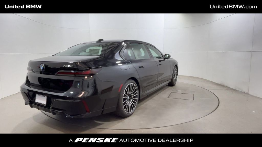 Thumbnail: 2026 BMW 7 Series - 8