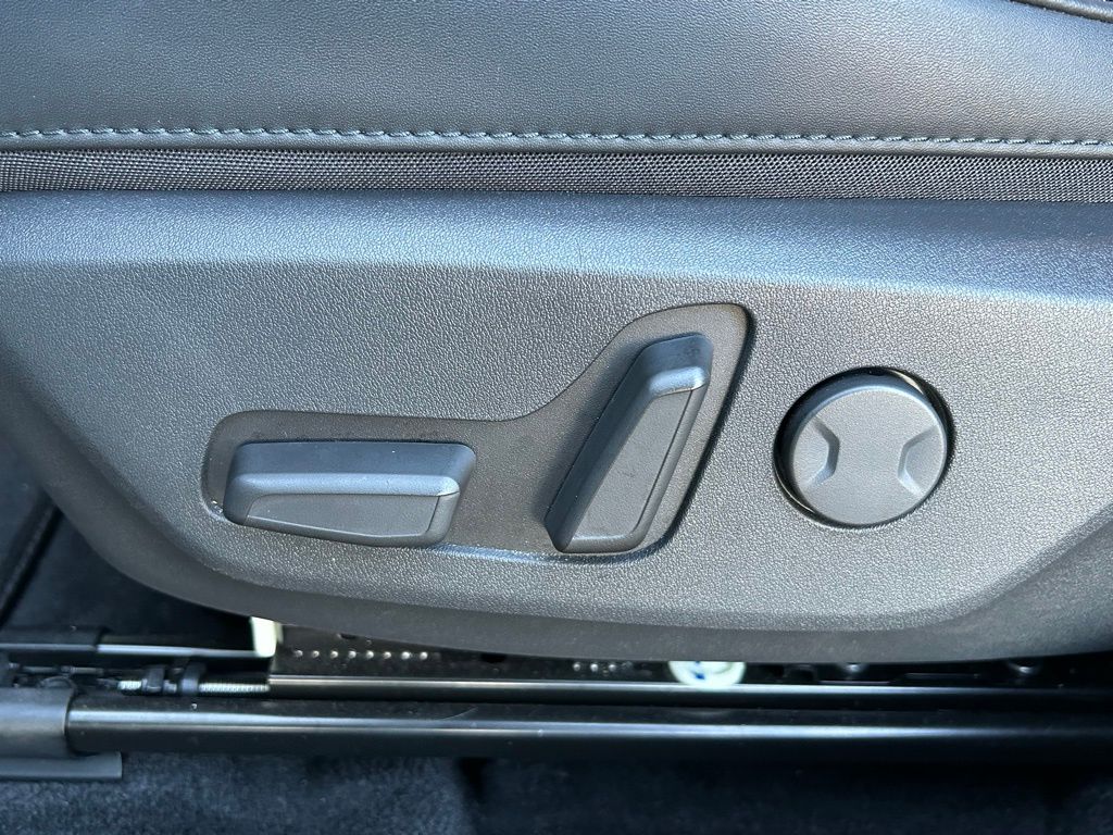 Thumbnail: 2023 Kia Niro - 15