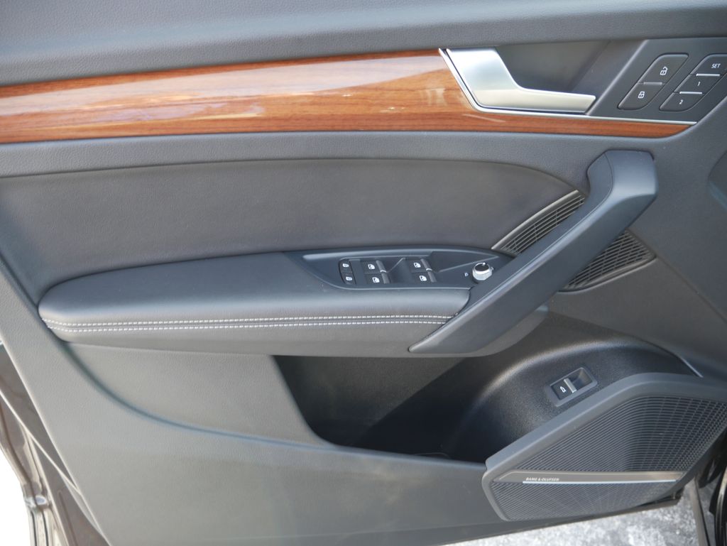 Thumbnail: 2023 Audi Q5 - 16