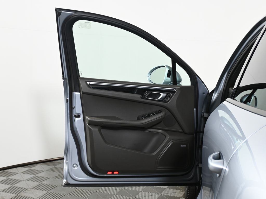 Thumbnail: 2024 Porsche Macan - 32