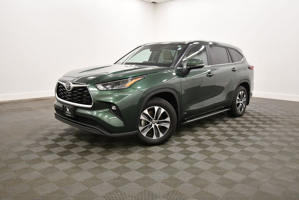 Used 2025 Toyota Highlander Hybrid SUV