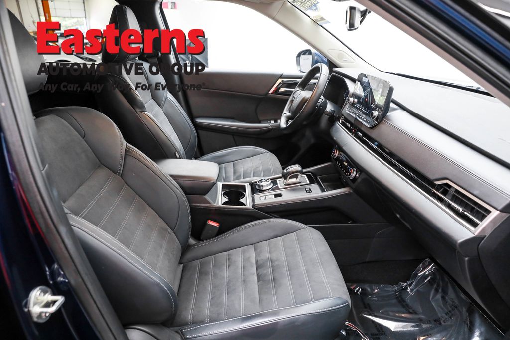 Used 2023 Blue Mitsubishi SE image 23