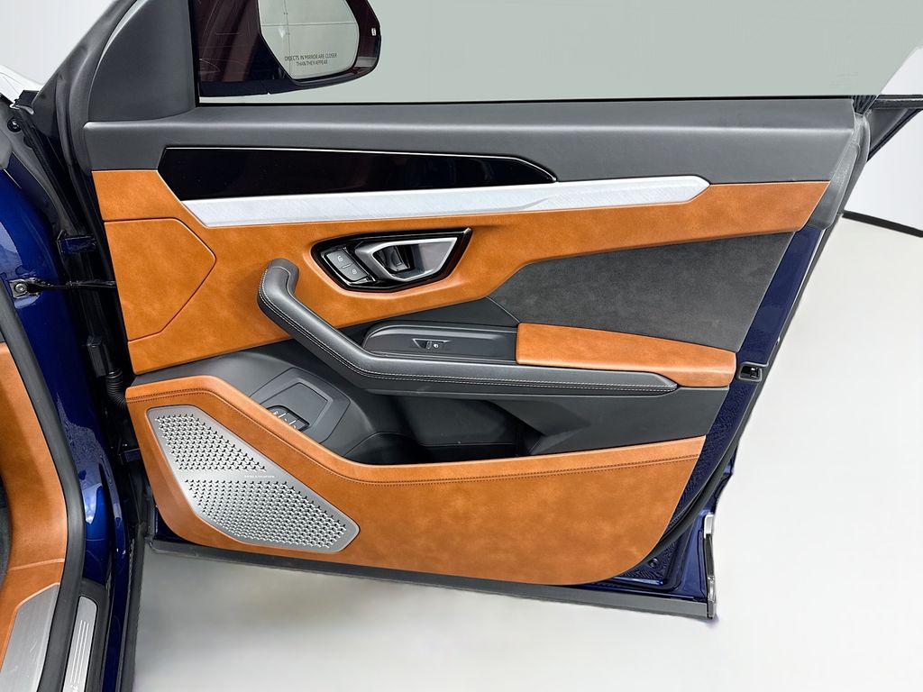 Thumbnail: 2020 Lamborghini Urus - 24