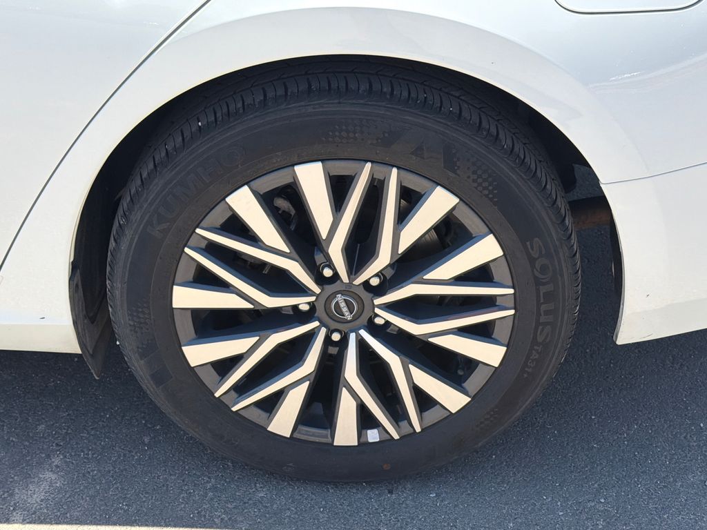 Used 2025 White Nissan 2.5 SV image 19